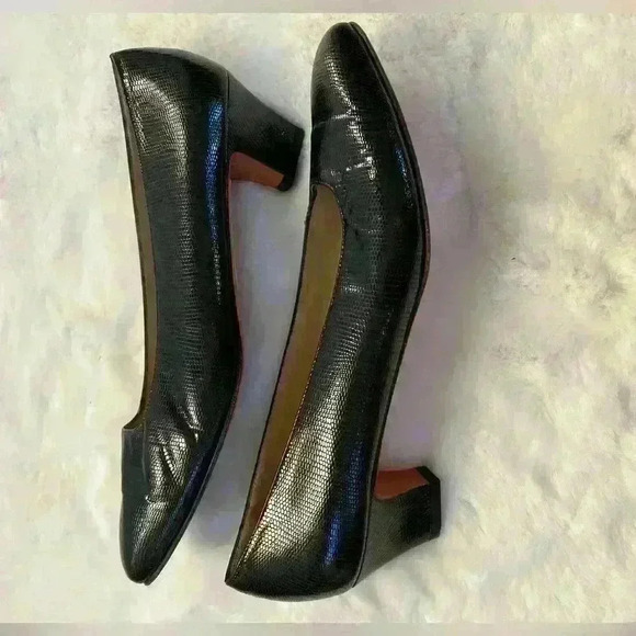 Vintage Salvatore Ferragamo Black Leather pumps - Picture 4 of 7